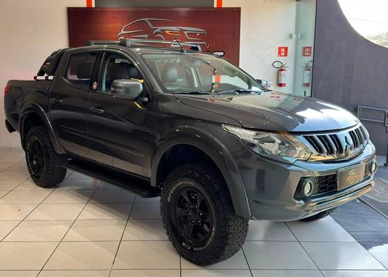 MITSUBISHI L200 TRITON 2.4 16V TURBO DIESEL SPORT HPE CD 4P 4X4 AUTOMÁTICO MITSUBISHI L200 TRITON 2.4 16V TURBO DIESEL SPORT HPE CD 4P 4X4 AUTOMÁTICO